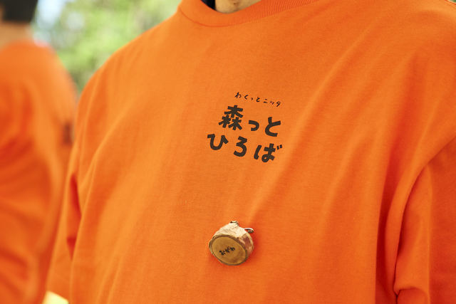 スタッフはおなまえバッジをつけています。