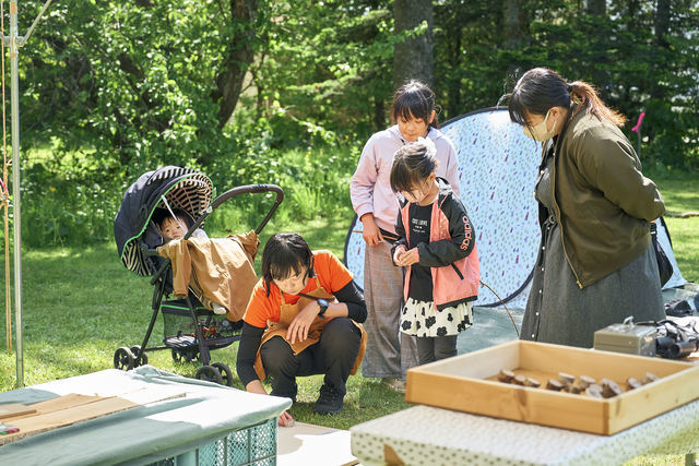 木のなふだづくりも、大人気